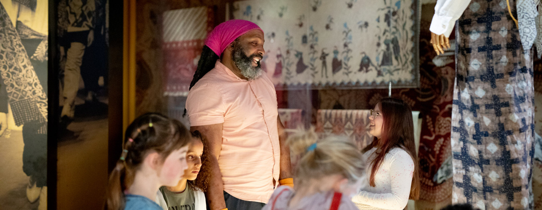 Schoolprogramma Krijg de kleren in Wereldmuseum Rotterdam