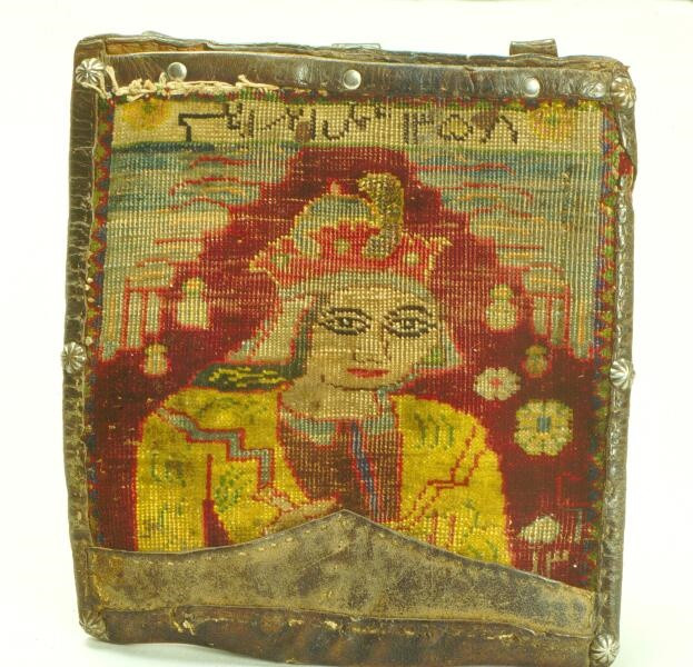 In de 19e eeuw werd het afbeelden van legendarische helden en koningen populair. Op deze tas van een soefi (1929) is vorst Jamshid afgebeeld die een mythische beker bezat waarin hij de waarheid van het hele universum, verleden en toekomst kon zien als hij wijn inschonk. (WM-64222) 